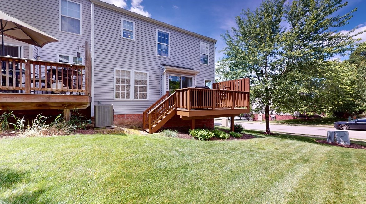 623 Village Green Blvd E, Seven Fields, PA 16046