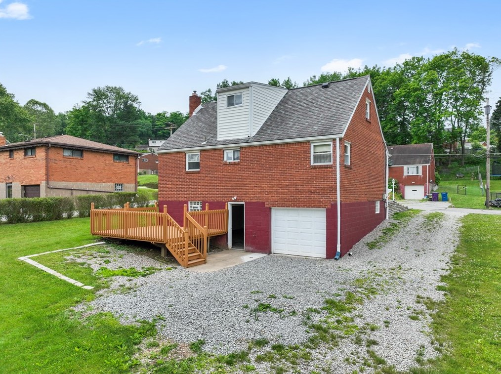 851 Garlow Blvd, Pittsburgh, PA 15239-1162