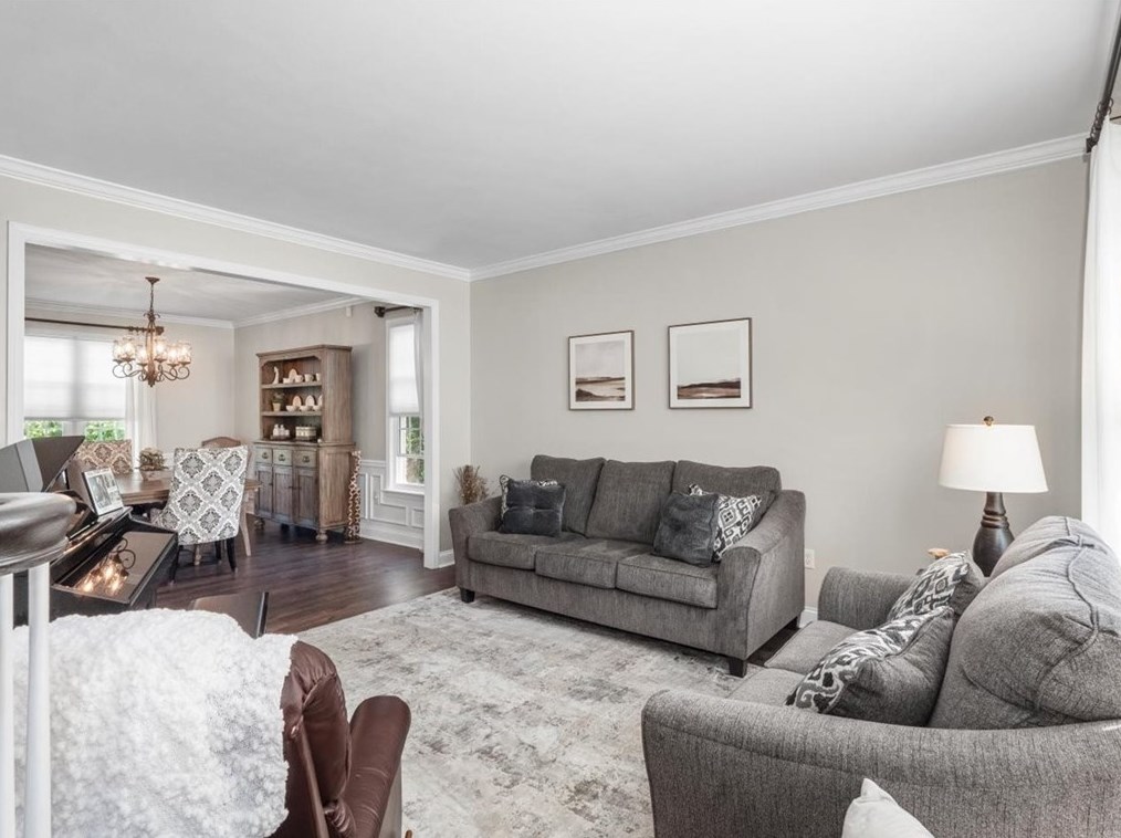 8001 Falcon Ct, Gibsonia, PA 15044
