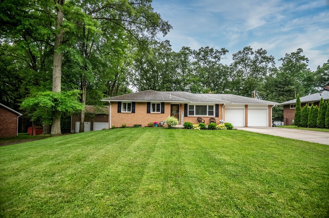 400 Greenwood Dr, Hermitage, PA 16148