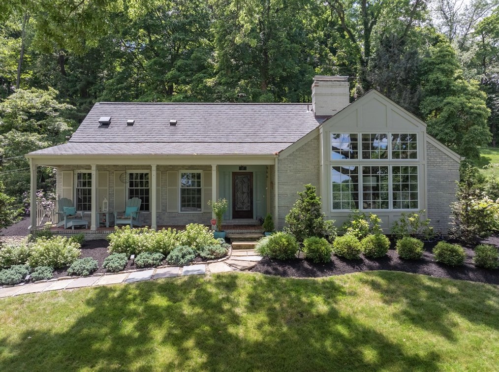 185 Warwick Dr, Pittsburgh, PA 15241-2106