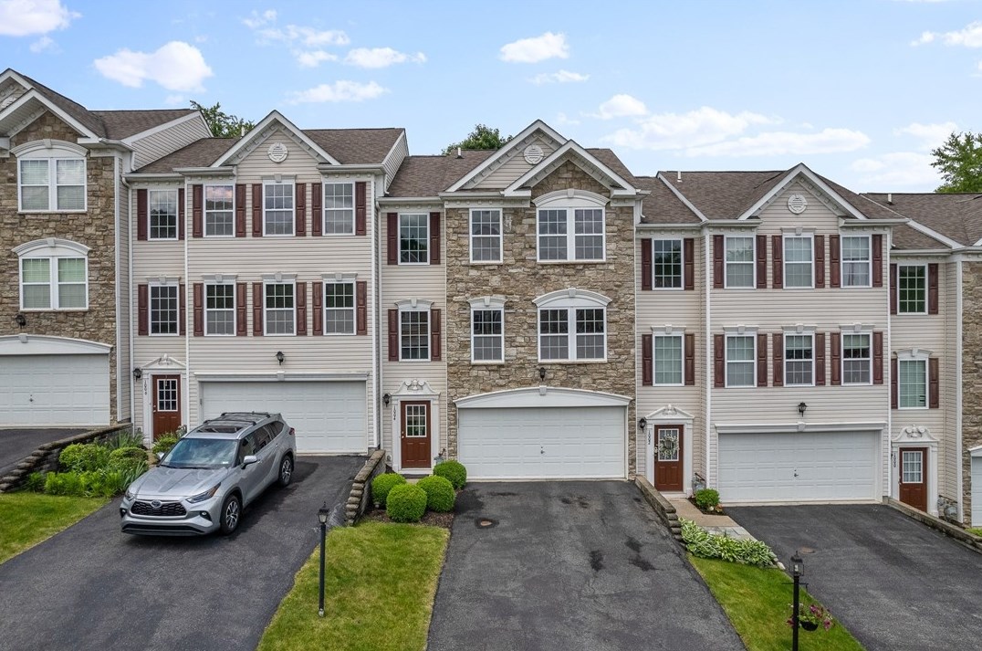1004 Canterbury Dr North, Imperial, PA 15126