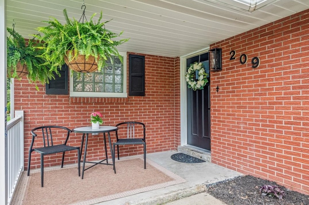 209 Primrose Dr, Sarver, PA 16055-9572
