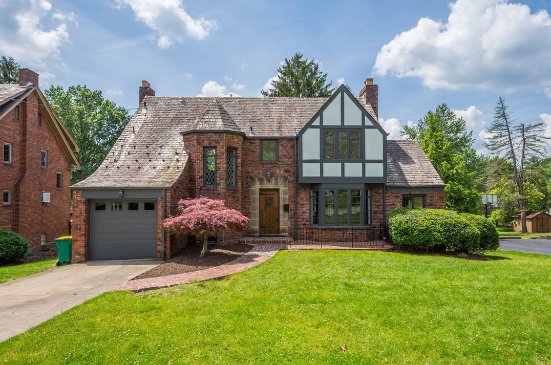 8 Glenvue Dr, Pittsburgh, PA 15237-2329