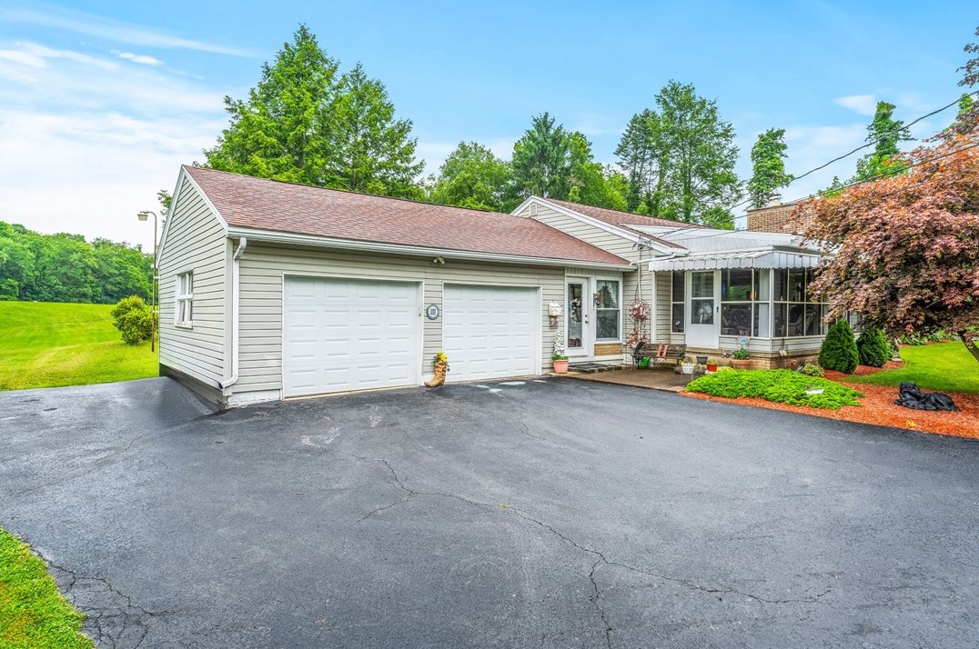 1439 Old Princeton Rd, New Castle, PA 16101