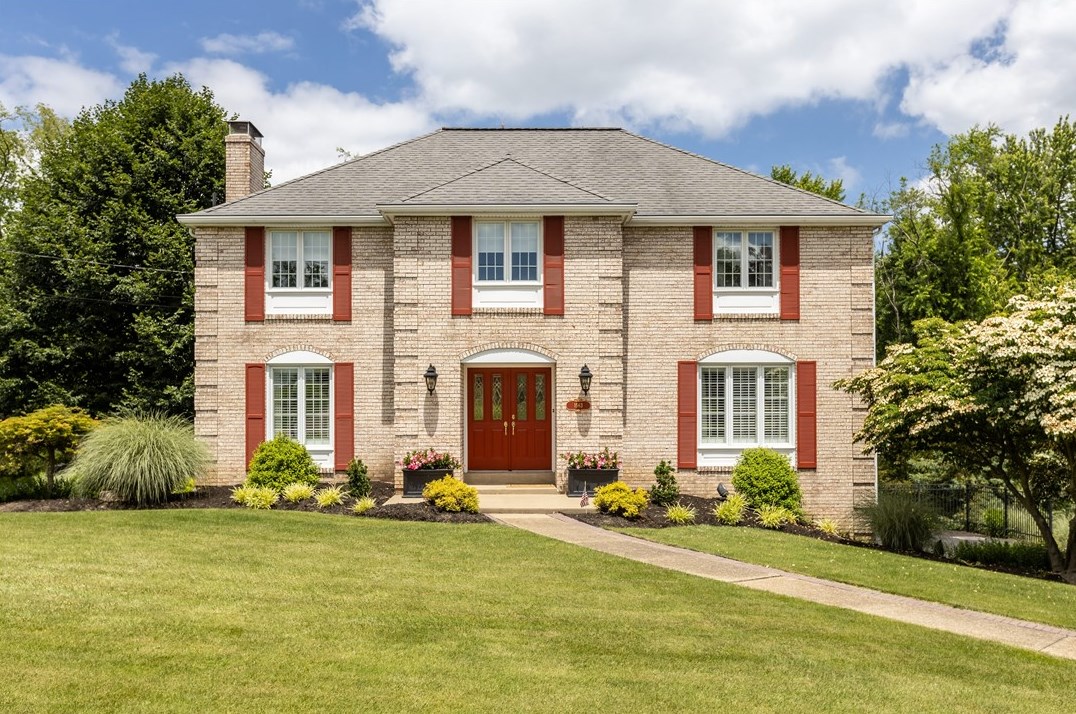 1563 Lenora Dr, Pittsburgh, PA 15237-1671