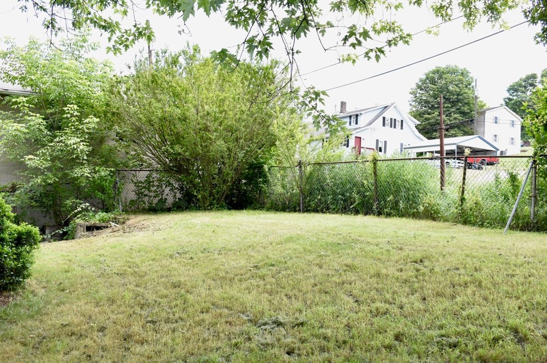 52 Penn Mnr Rd, Manor PA 15665-9507 exterior