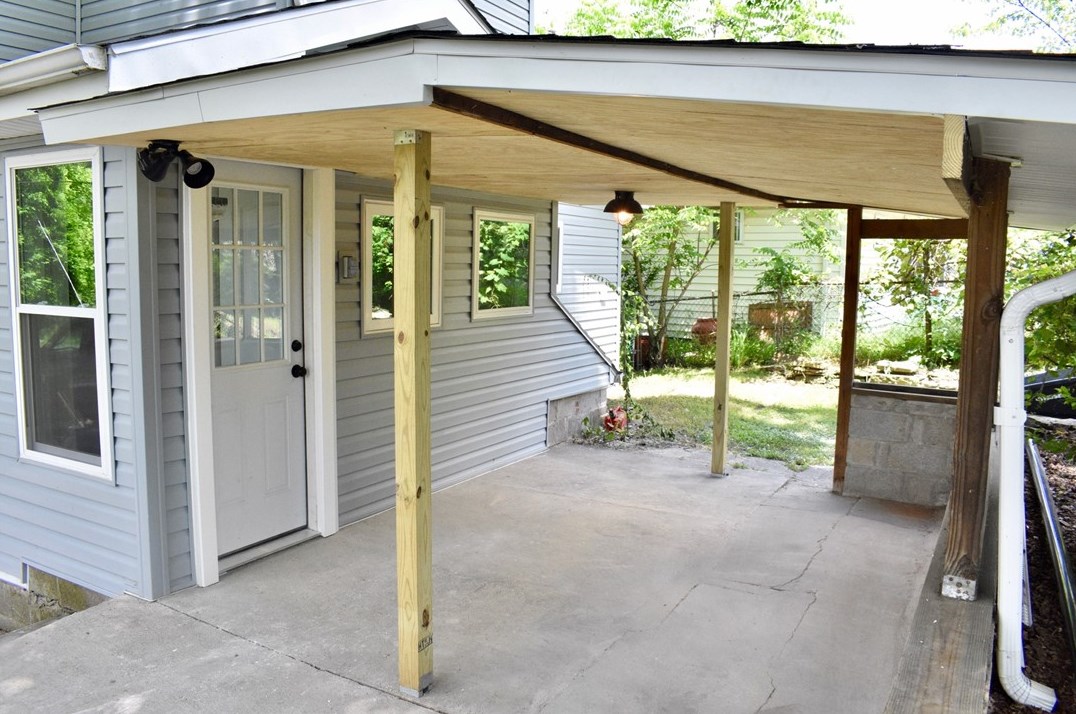 52 Penn Mnr Rd, Manor PA 15665-9507 exterior