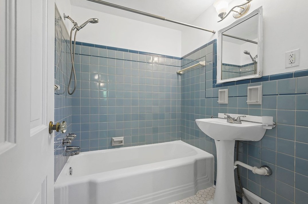 750 Fruithurst Dr, Pittsburgh PA  15228-2580 exterior