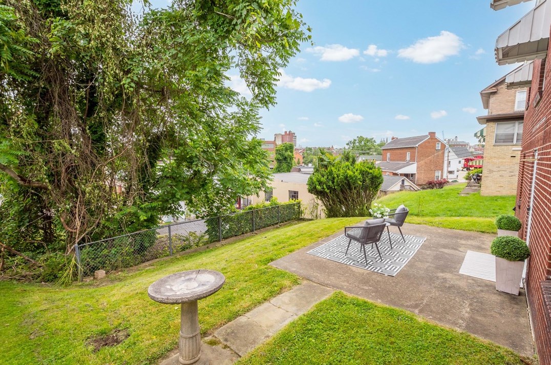 17 Prospect Ave, Washington PA 15301-5250 exterior