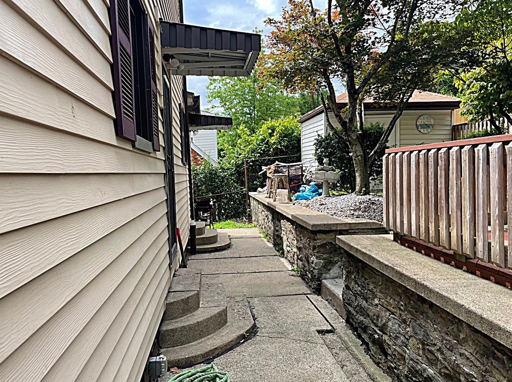 5616 Rodgers St, Pittsburgh, PA 15207