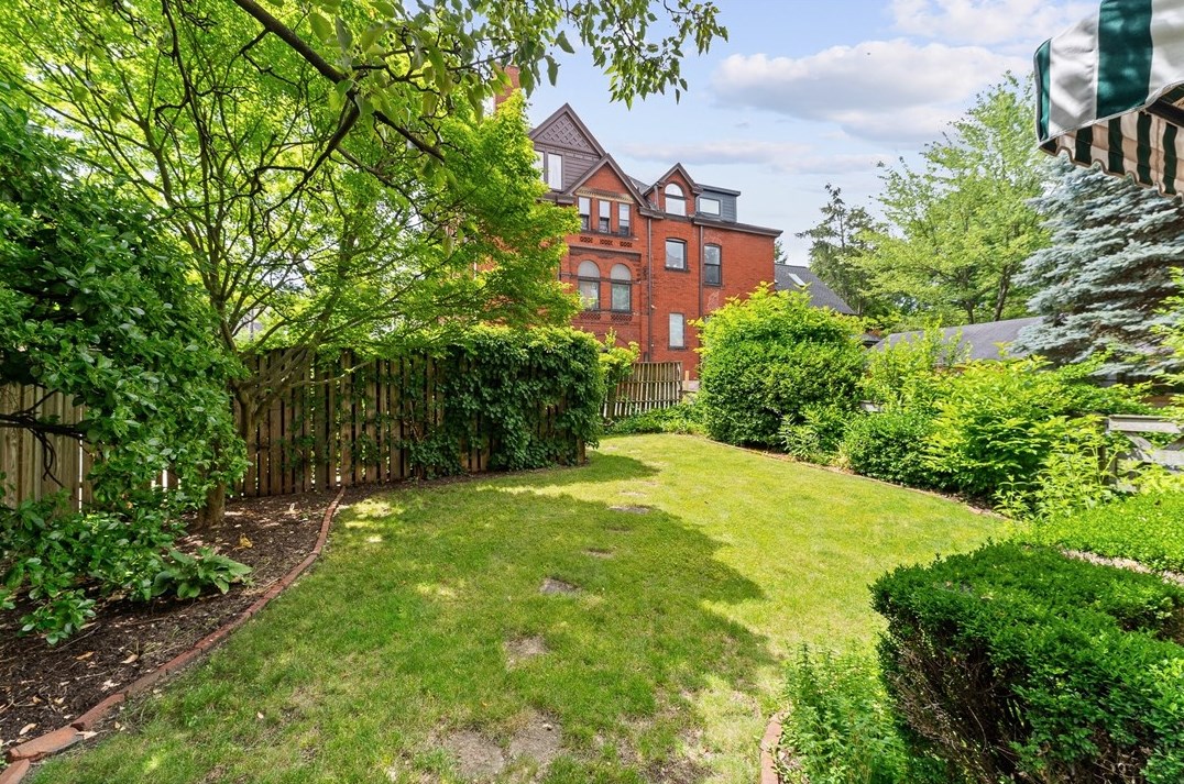 5238 Westminster Pl, Pittsburgh PA  15232-2119 exterior