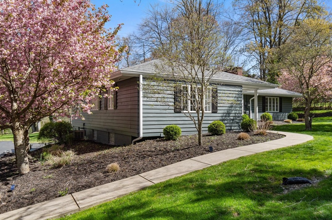 1450 Freeport Rd, Seven Fields, PA 16046-4104