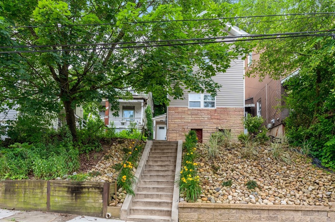 623 Farragut St, Pittsburgh, PA 15209-2517