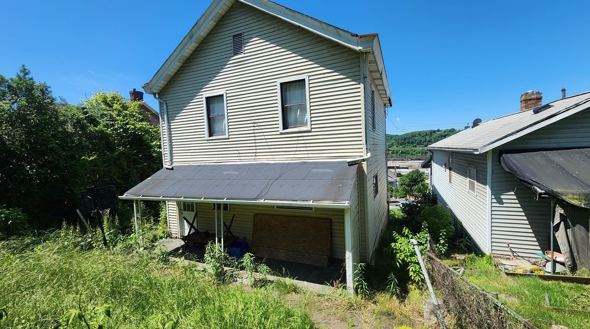 1655 5th Ave, Freedom, PA 15042