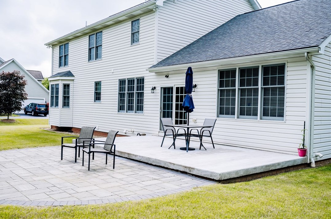 28 Carriage Ln, Grove City PA  16127-6380 exterior