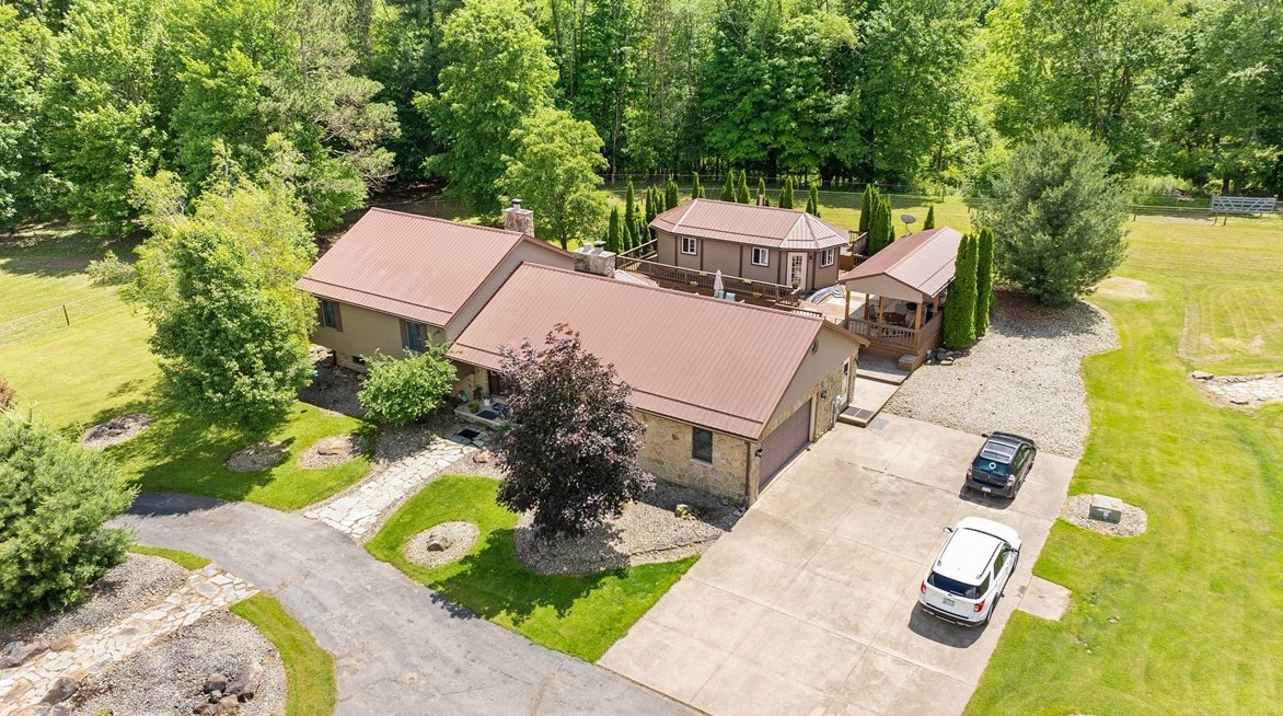 5005 Tamarack Dr, Hermitage, PA 16150-9495