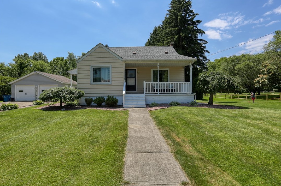 120 Clyde Ave, Bessemer, PA 16112-9204