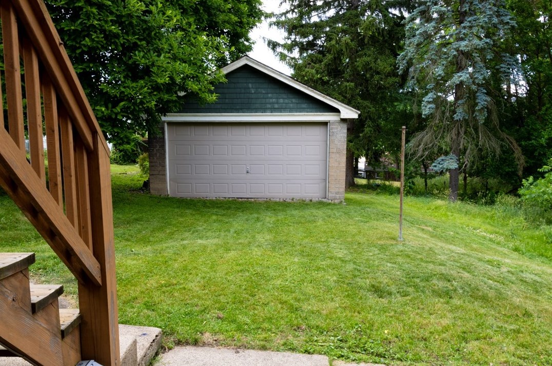 221 Hornaday Rd, Pittsburgh PA 15210-4221 exterior