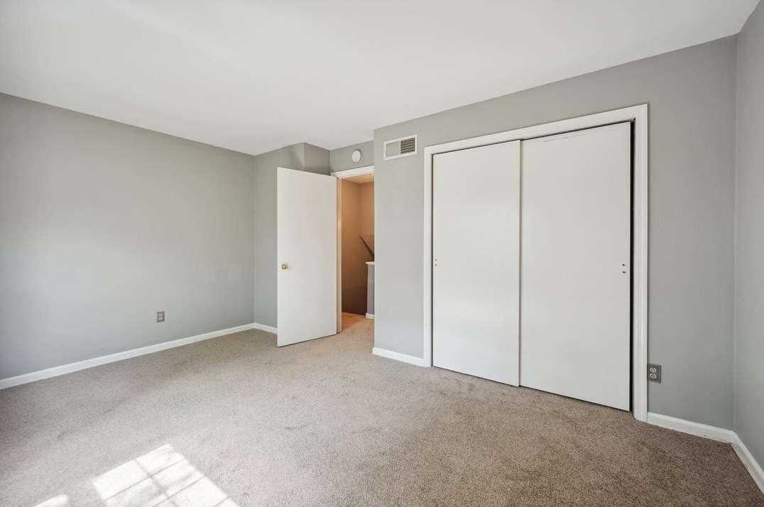 1018 Pennsbury Blvd, Pittsburgh PA 15205-1633 exterior