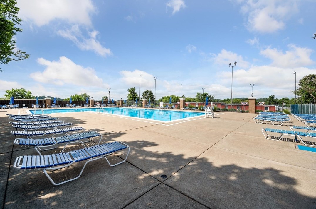 1018 Pennsbury Blvd, Pittsburgh PA 15205-1633 exterior