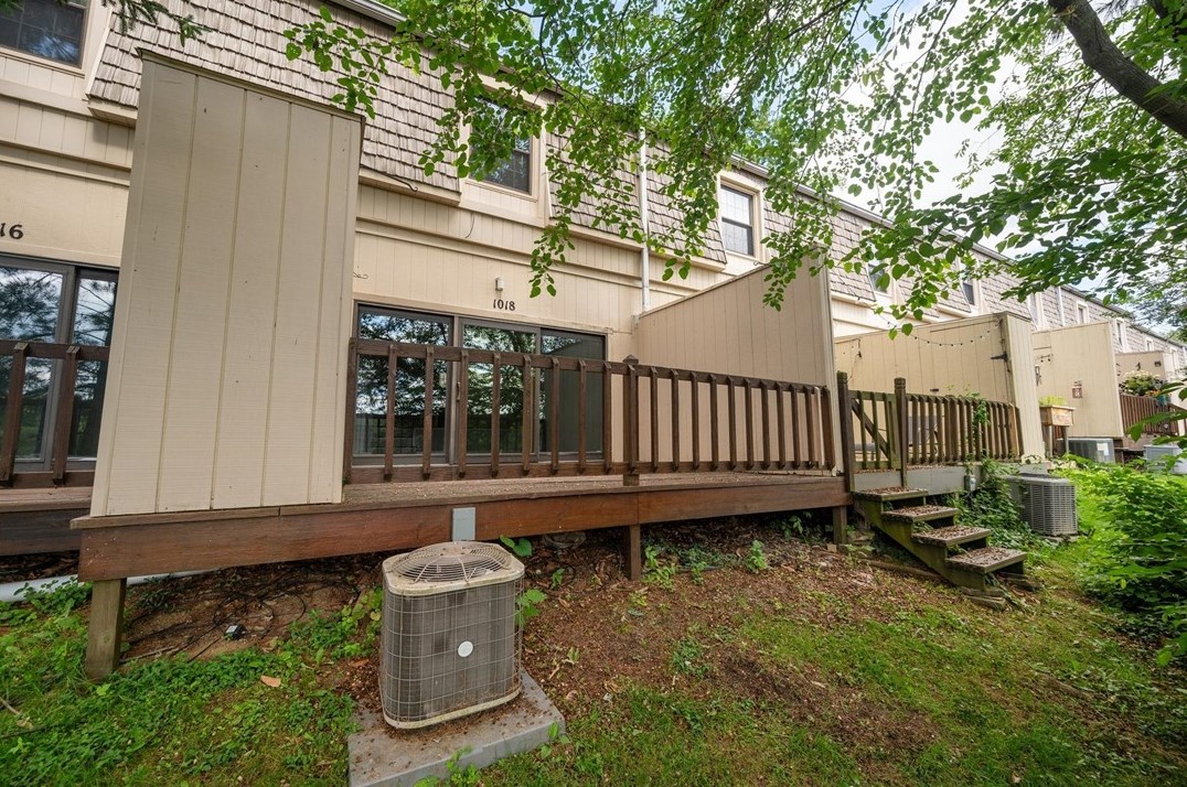 1018 Pennsbury Blvd, Pittsburgh PA 15205-1633 exterior