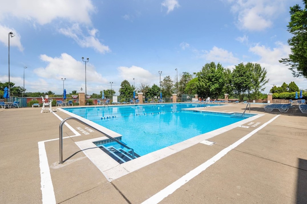 1018 Pennsbury Blvd, Pittsburgh PA 15205-1633 exterior