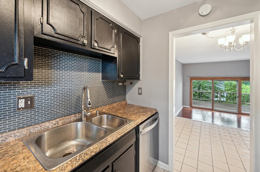 1018 Pennsbury Blvd, Pittsburgh PA 15205-1633 exterior