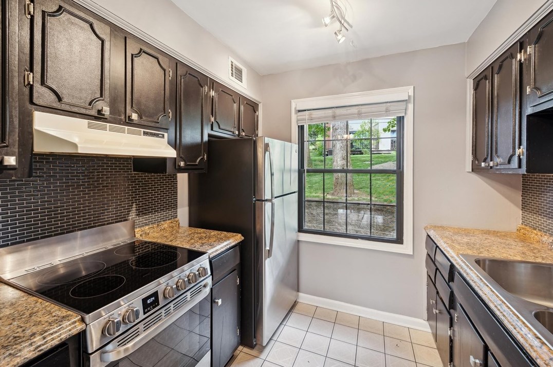 1018 Pennsbury Blvd, Pittsburgh PA 15205-1633 exterior