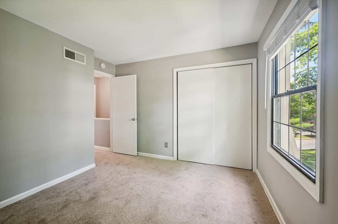 1018 Pennsbury Blvd, Pittsburgh PA 15205-1633 exterior