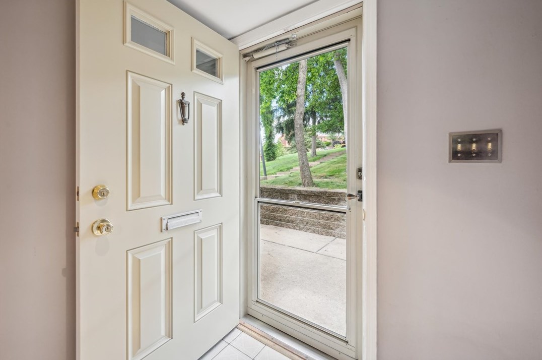 1018 Pennsbury Blvd, Pittsburgh, PA 15205-1633