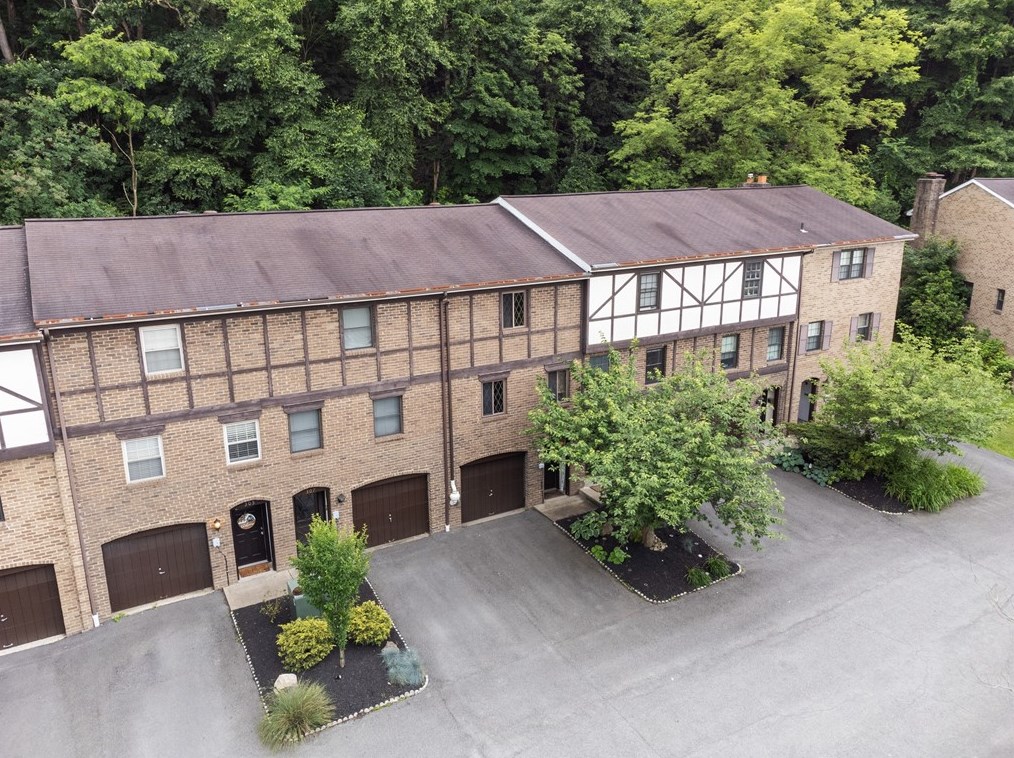 309 Newton Sq, Moon Twp, PA 15108-1044