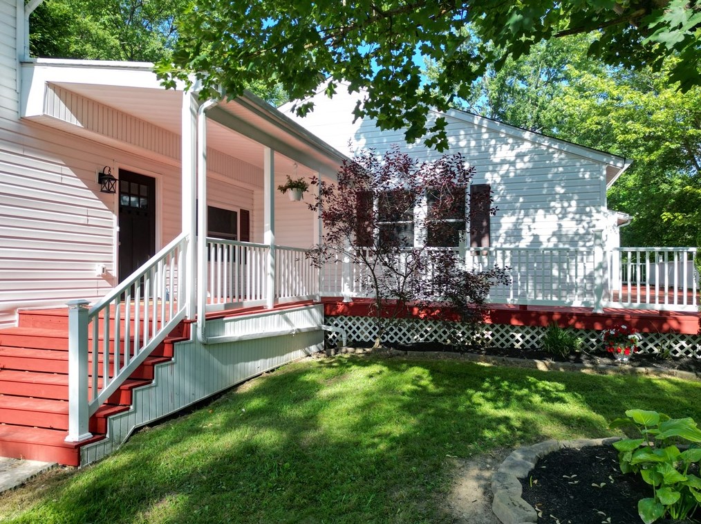 556 Ridge Rd, Zelienople, PA 16063