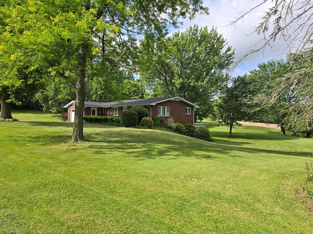 547 Sunset Dr, Butler, PA 16001