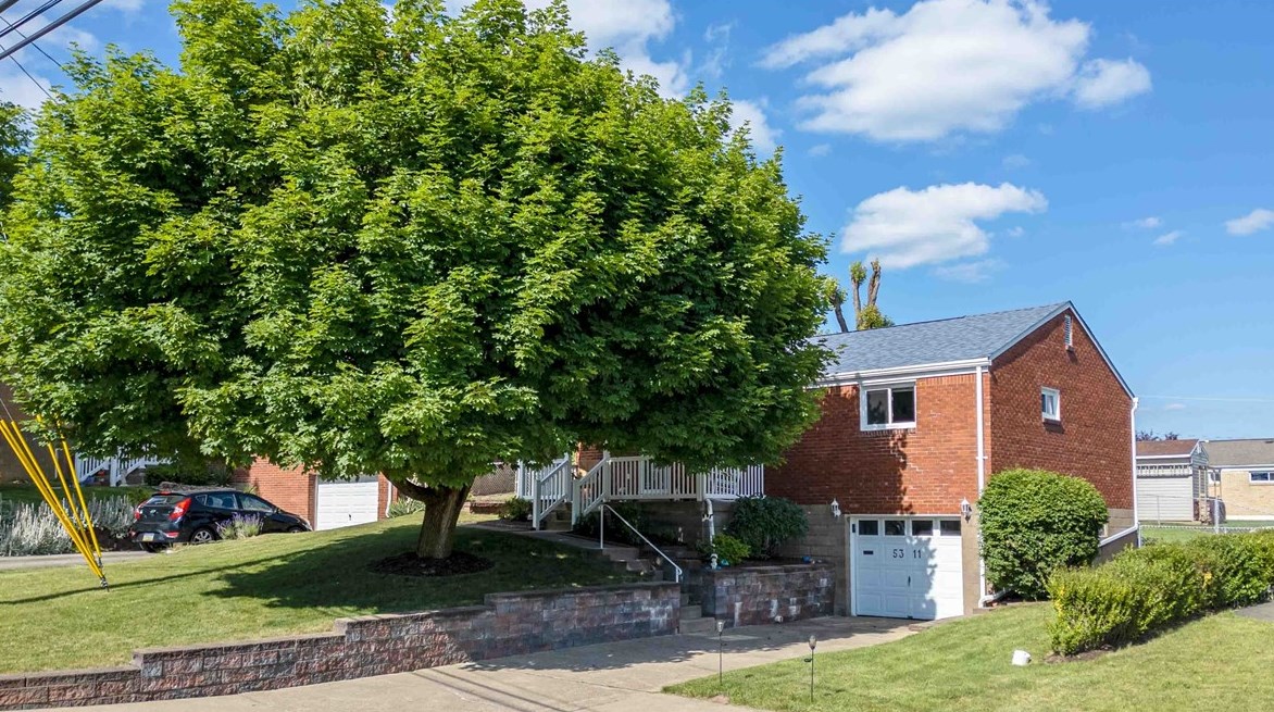 5311 Becky Dr, Pittsburgh, PA 15236-2622