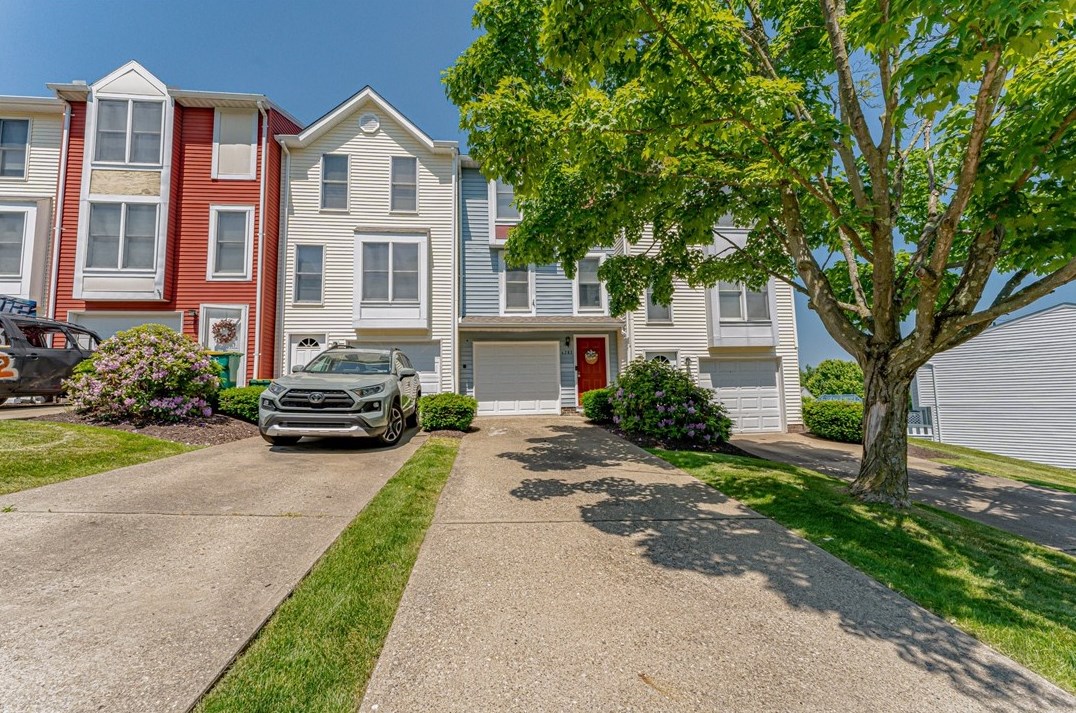 6287 Spring House Pl, Bridgeville, PA 15017-3525