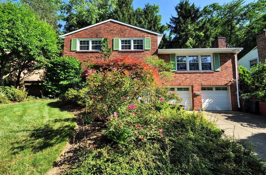121 Piper Dr, Pittsburgh, PA 15234-1013