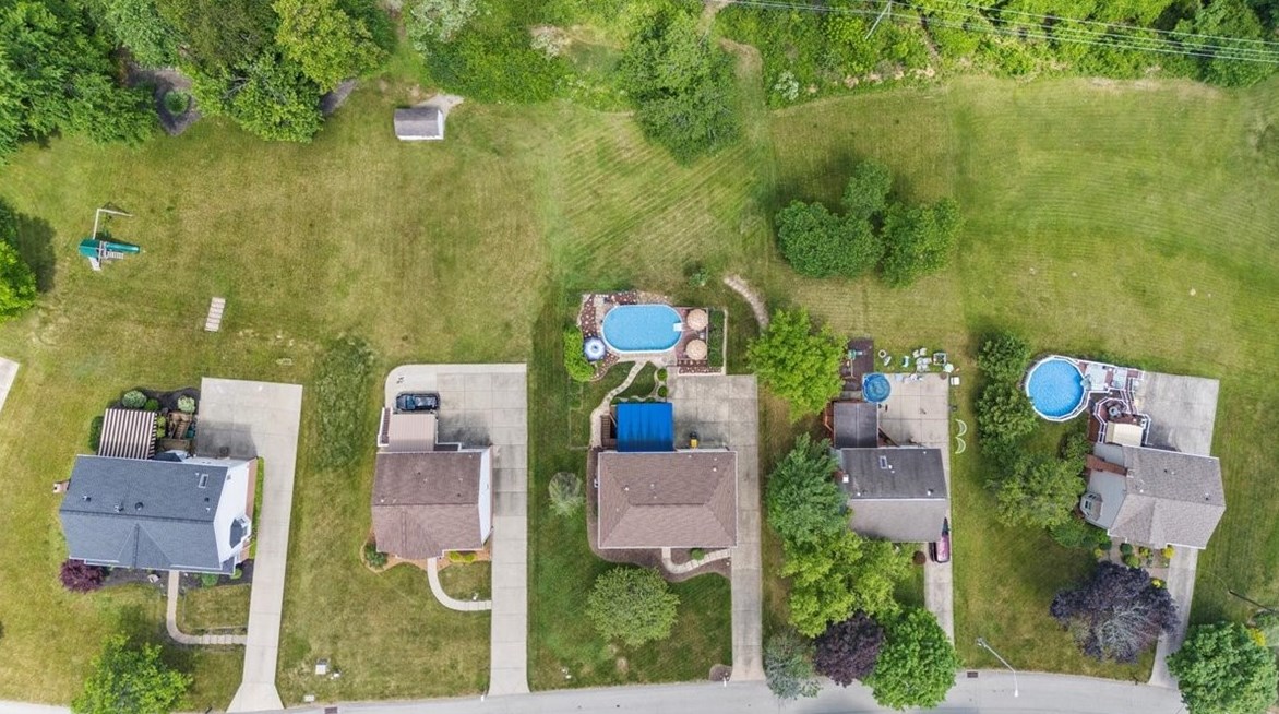 125 Stonewood Dr, Bethel Park, PA 15102