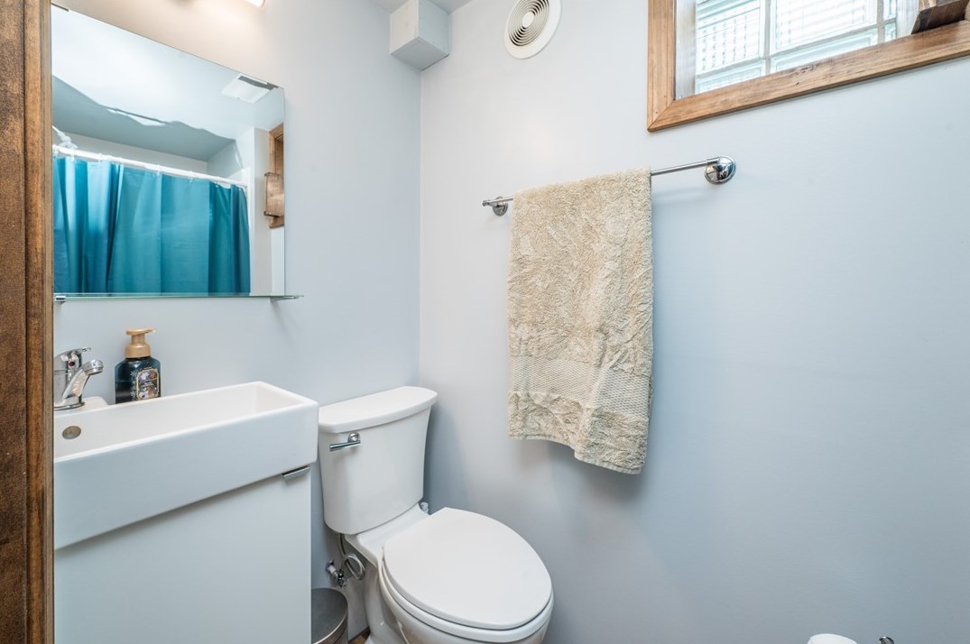 919 Dorchester Ave, Pittsburgh PA  15226-2117 exterior