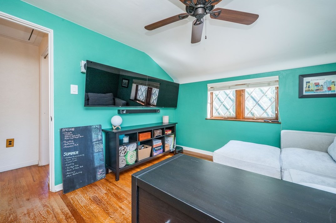 919 Dorchester Ave, Pittsburgh PA  15226-2117 exterior