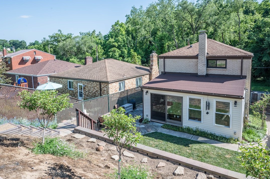 919 Dorchester Ave, Pittsburgh PA  15226-2117 exterior