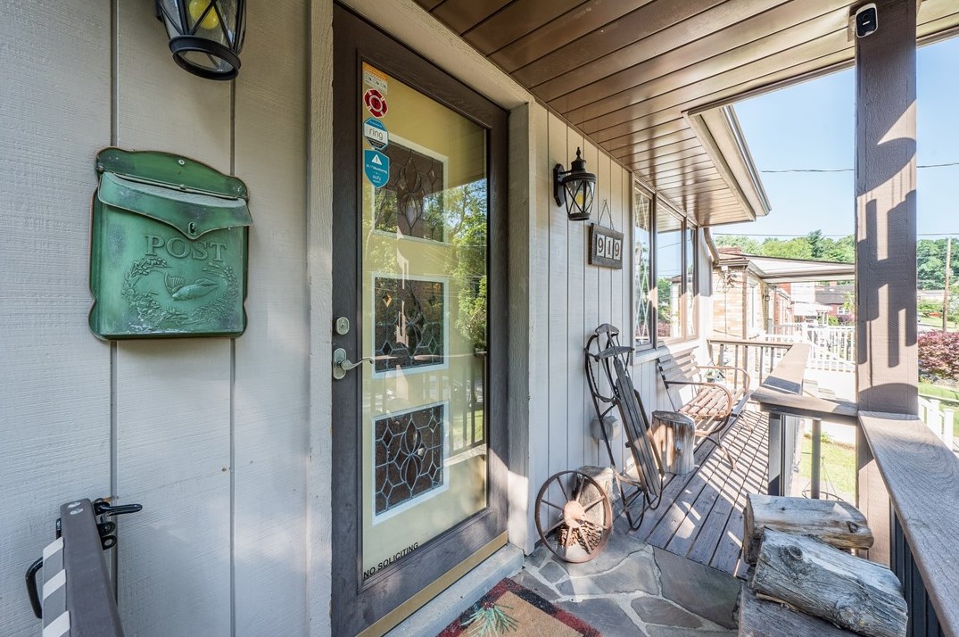 919 Dorchester Ave, Pittsburgh PA  15226-2117 exterior