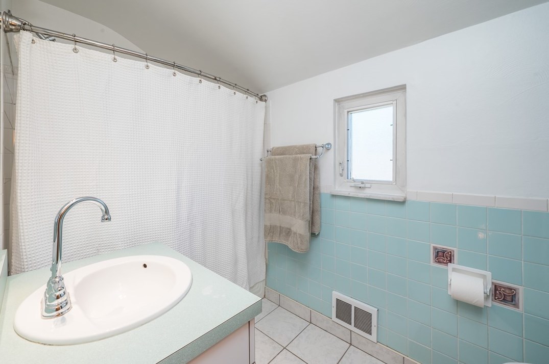 919 Dorchester Ave, Pittsburgh PA  15226-2117 exterior