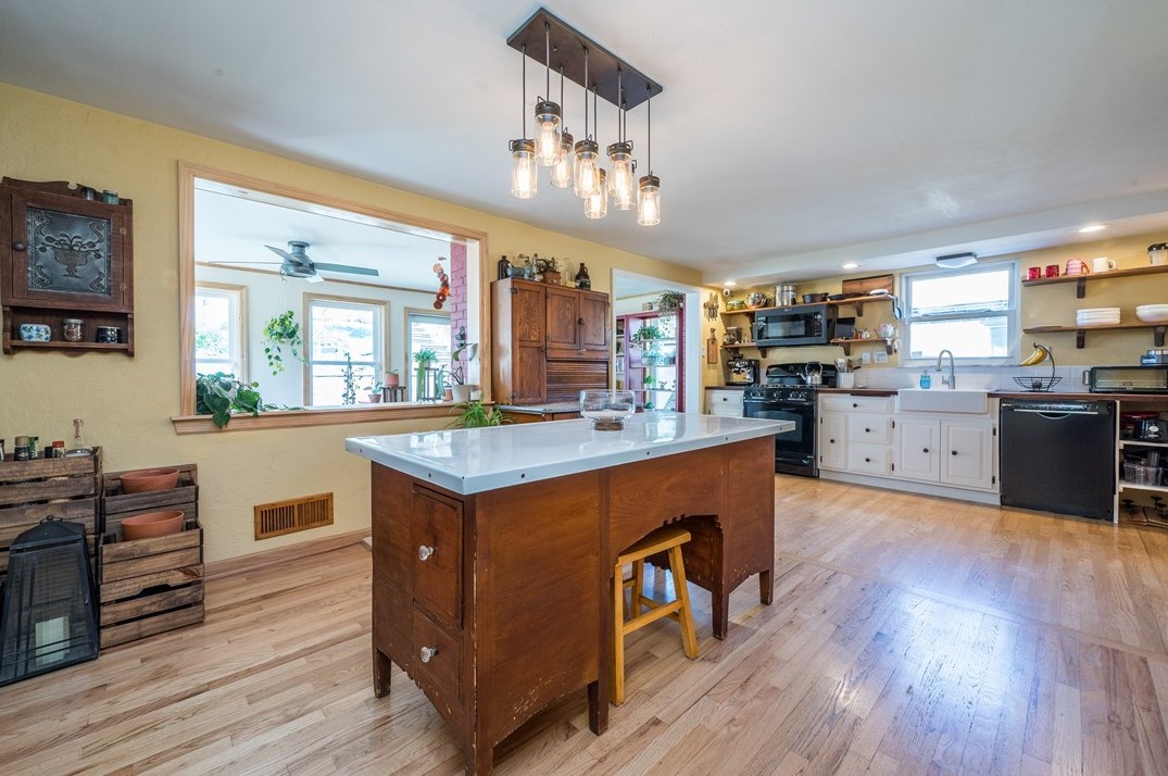 919 Dorchester Ave, Pittsburgh PA  15226-2117 exterior