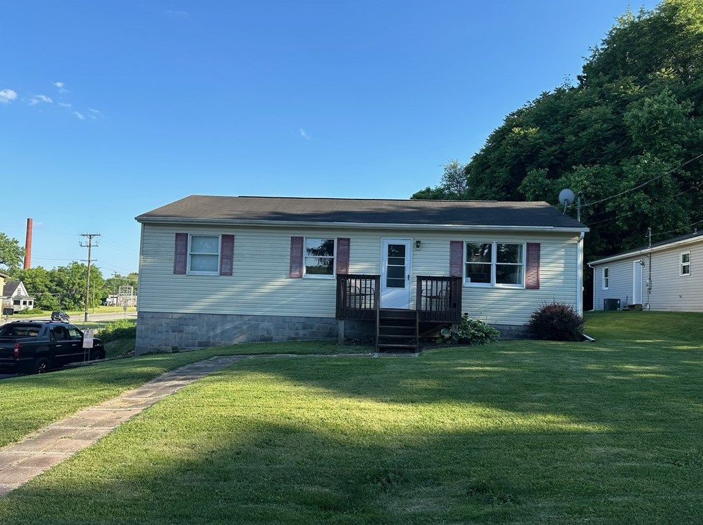 902 Emery St, New Castle, PA 16101