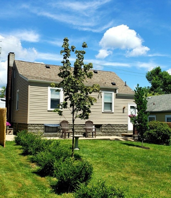 816 Elizabeth St, Pittsburgh PA 15221-3940 exterior