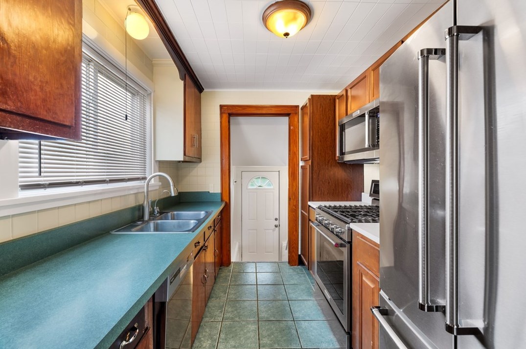 816 Elizabeth St, Pittsburgh PA 15221-3940 exterior