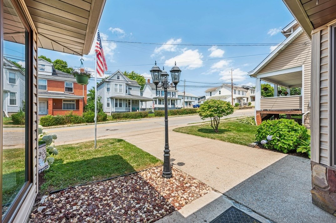 917 Pittsburgh St, Scottdale, PA 15683