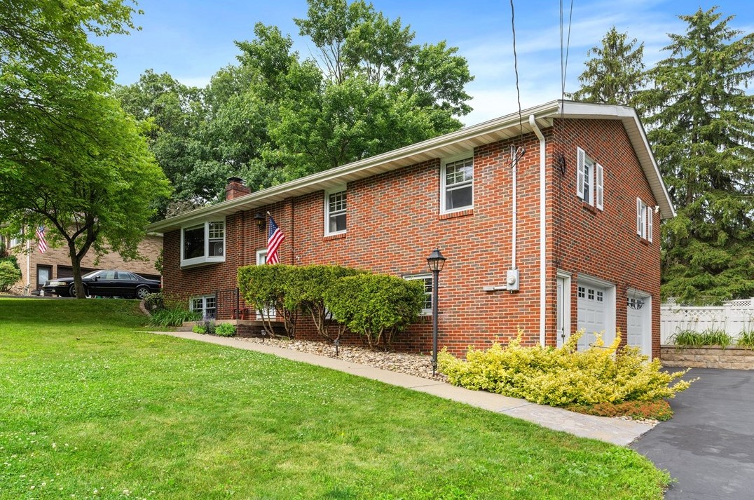 127 Morningside Dr, Butler, PA 16002-3515