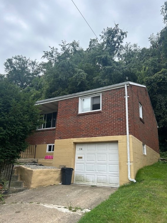 326 Dorothy Dr, Pittsburgh PA 15235-1830 exterior